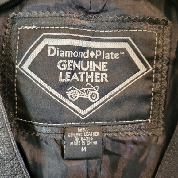 Diamond Plate Black Leather Vest - Picture 7 of 8